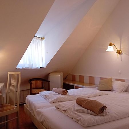Senator Haz Hotel Eger Ngoại thất bức ảnh