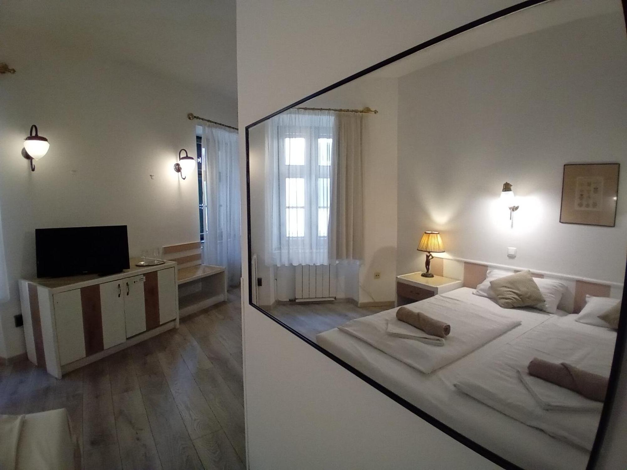 Senator Haz Hotel Eger Ngoại thất bức ảnh