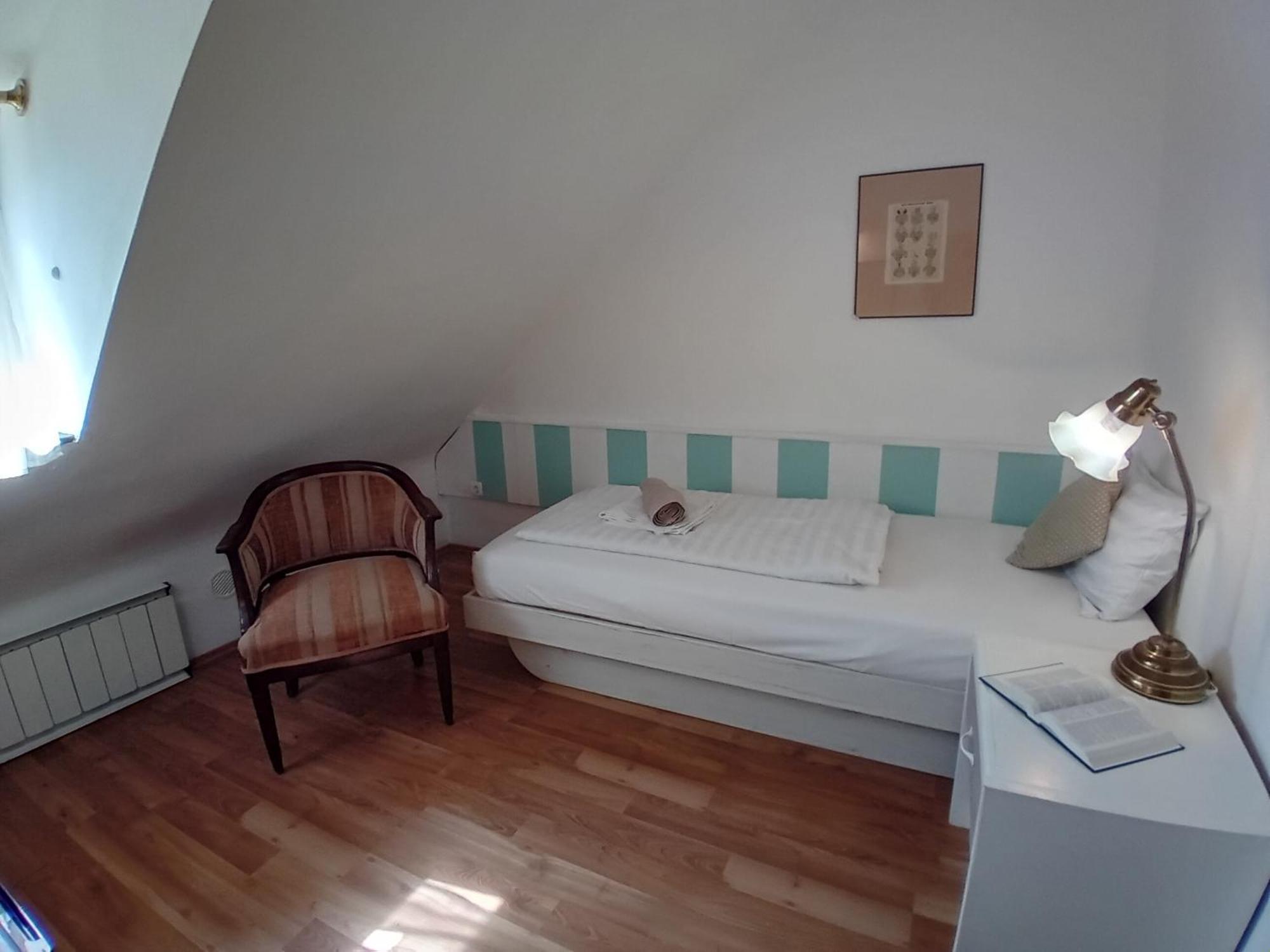 Senator Haz Hotel Eger Ngoại thất bức ảnh