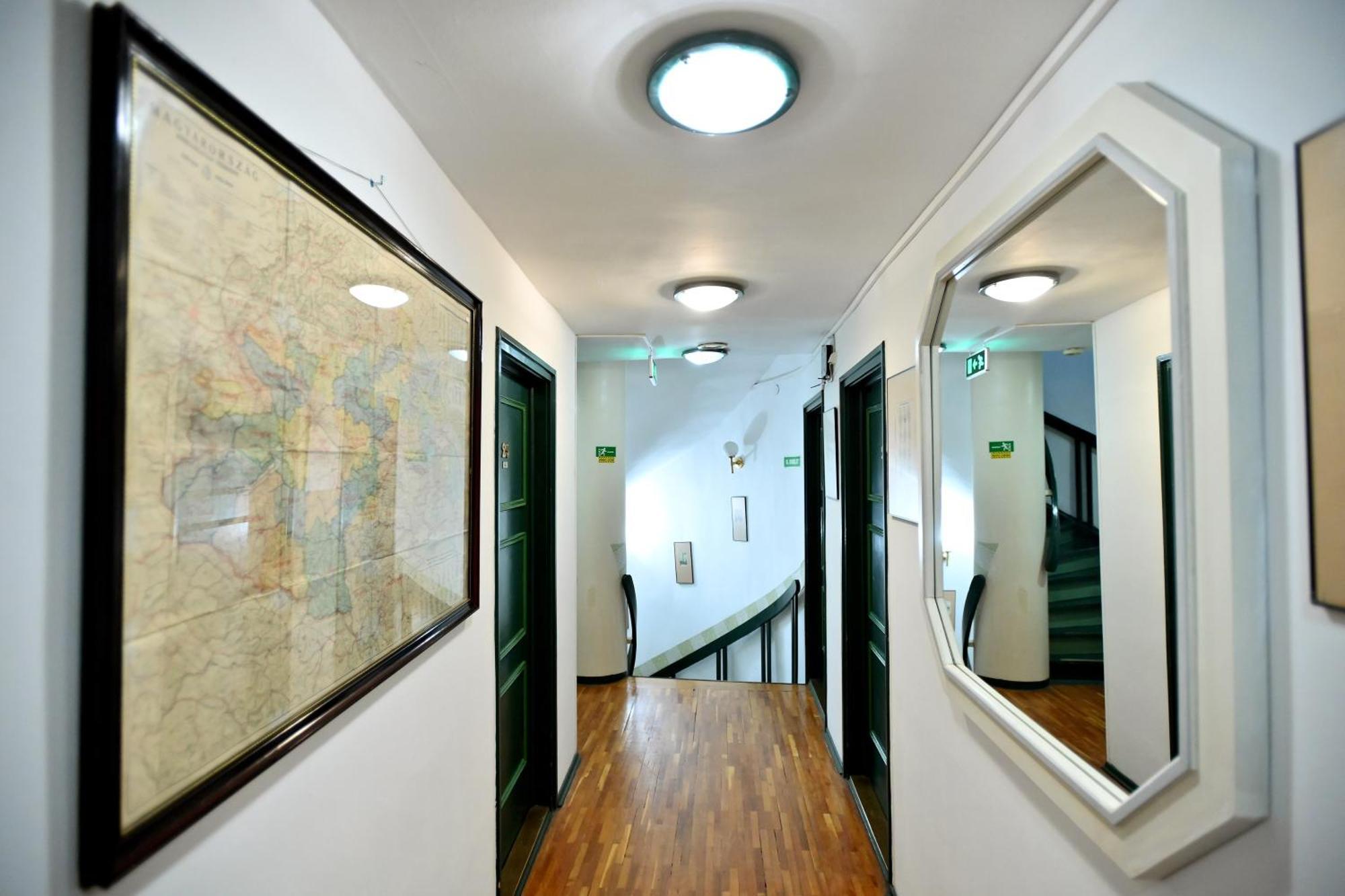 Senator Haz Hotel Eger Ngoại thất bức ảnh