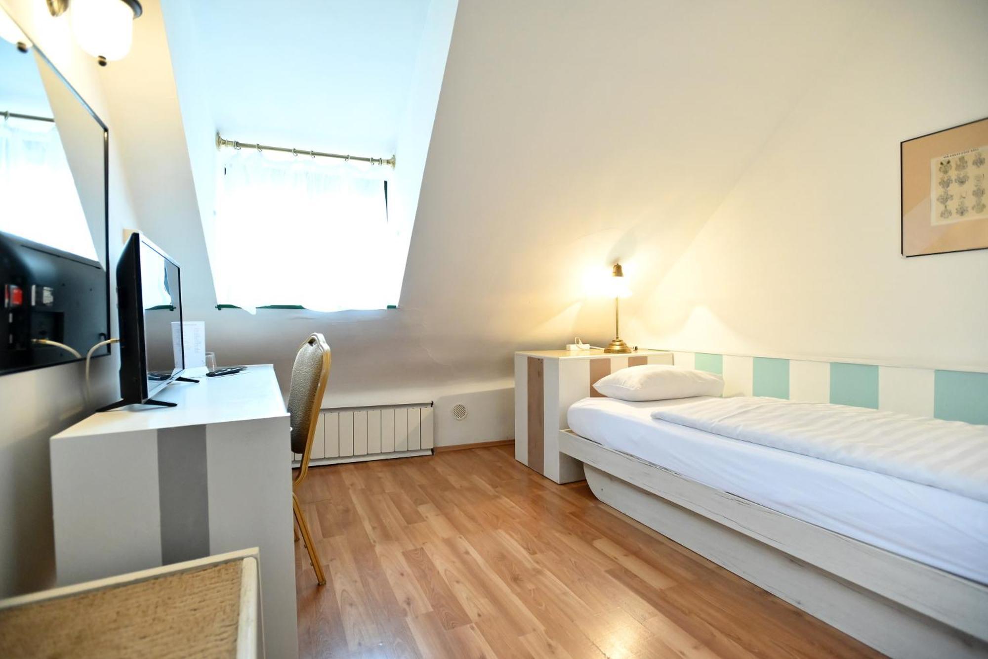 Senator Haz Hotel Eger Ngoại thất bức ảnh