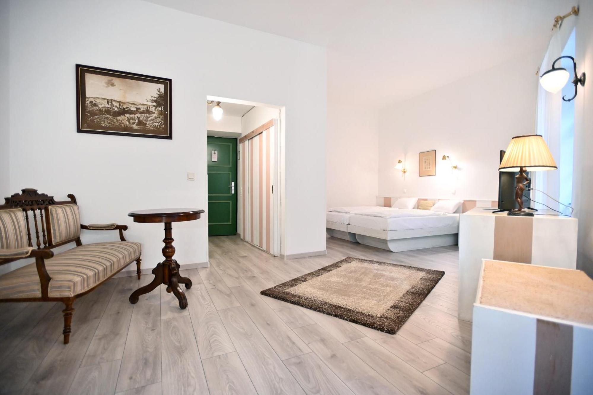 Senator Haz Hotel Eger Ngoại thất bức ảnh