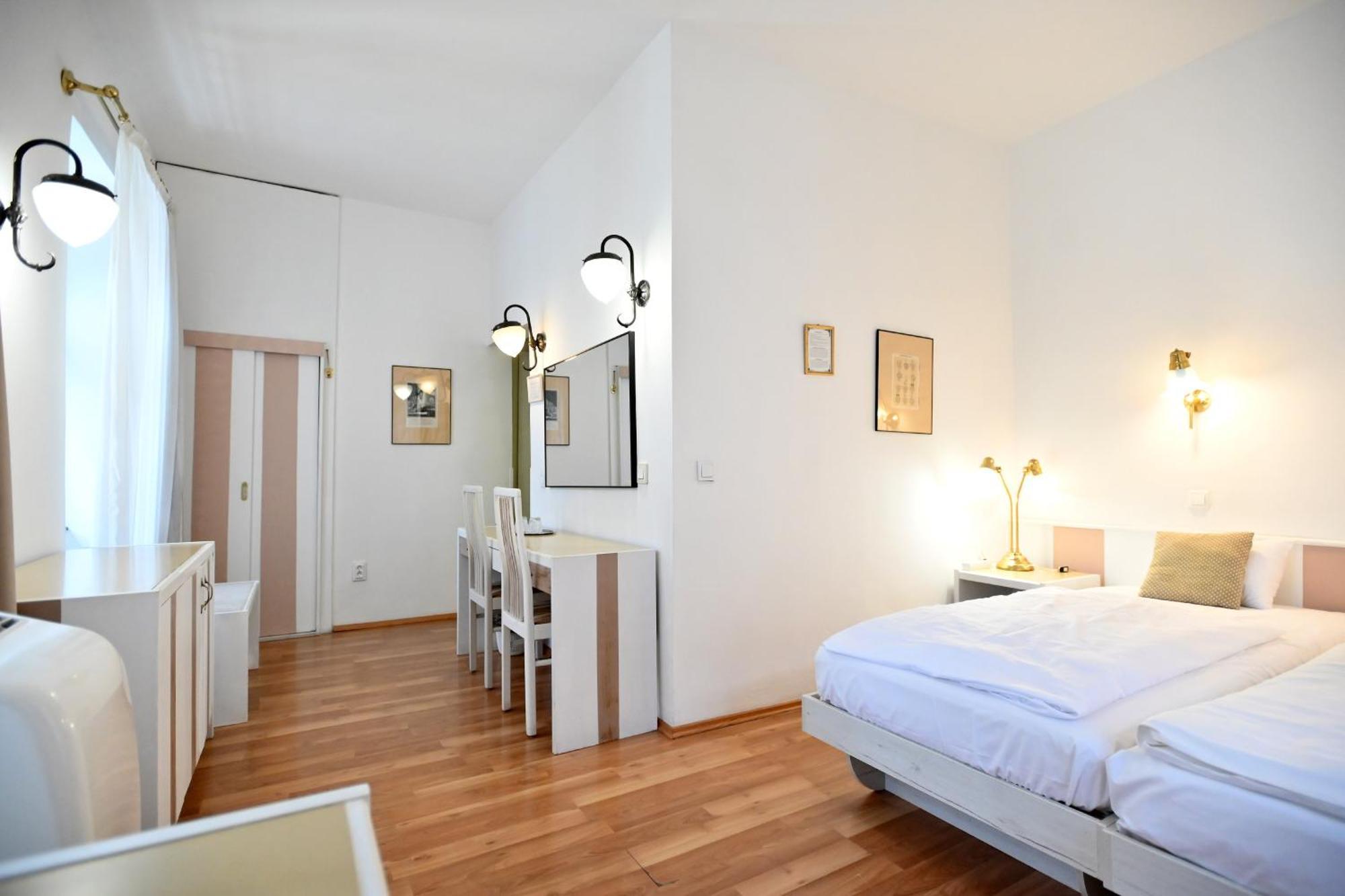 Senator Haz Hotel Eger Ngoại thất bức ảnh