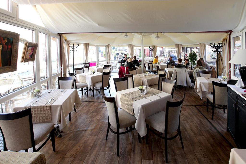 Senator Haz Hotel Eger Ngoại thất bức ảnh