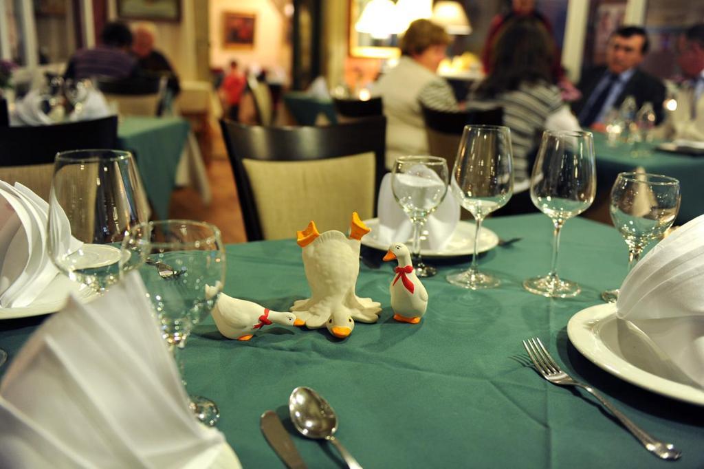 Senator Haz Hotel Eger Ngoại thất bức ảnh