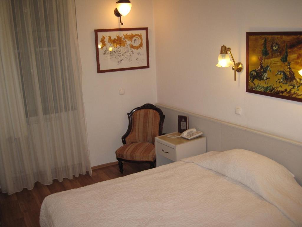 Senator Haz Hotel Eger Phòng bức ảnh